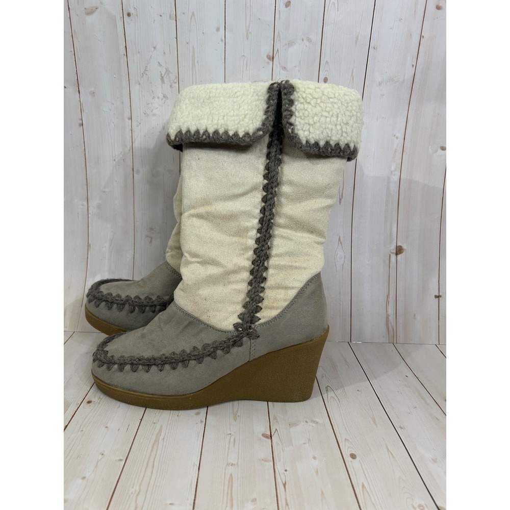 American Eagle Wedge Heel Winter Boots Size 8 Faux Suede Faux Fur Gray Cream